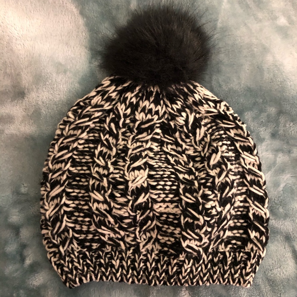 Black and white woven Pom beanie - osfm